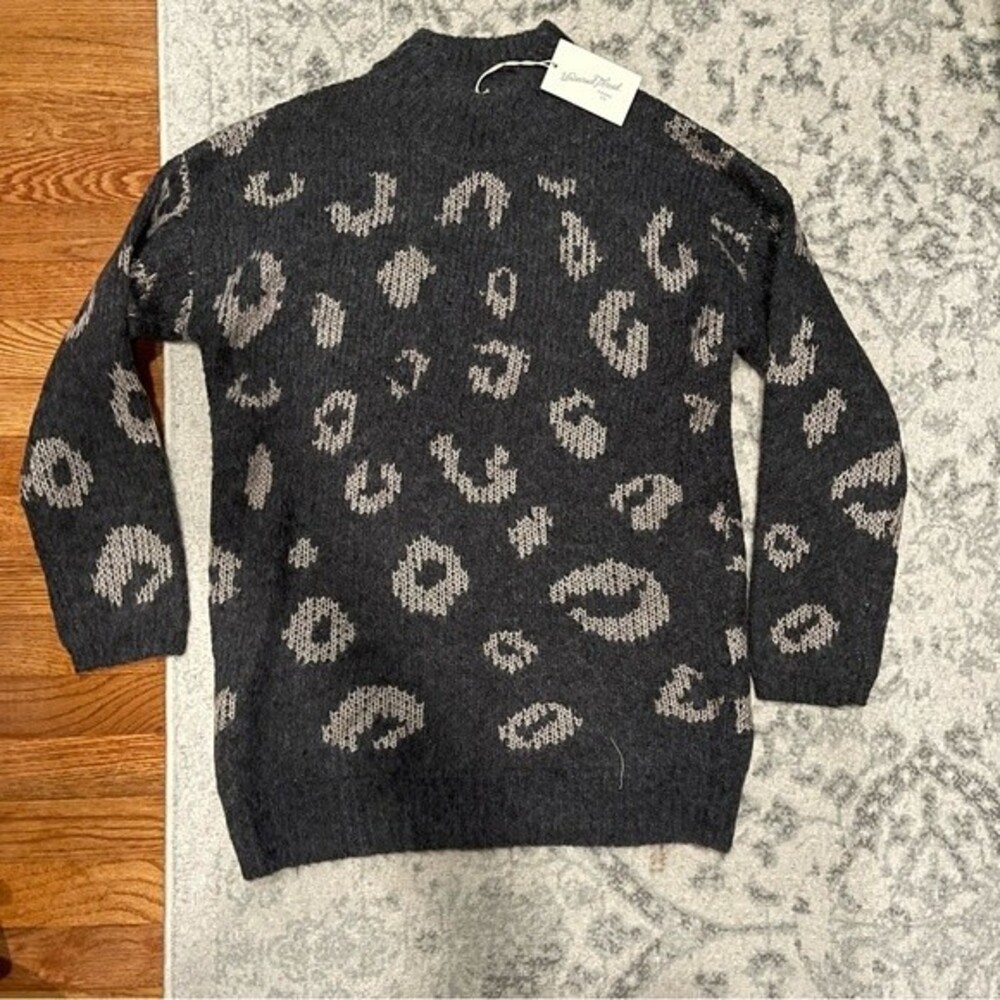 NWT Universal Thread Gray Leopard Print Mock Turt… - image 2